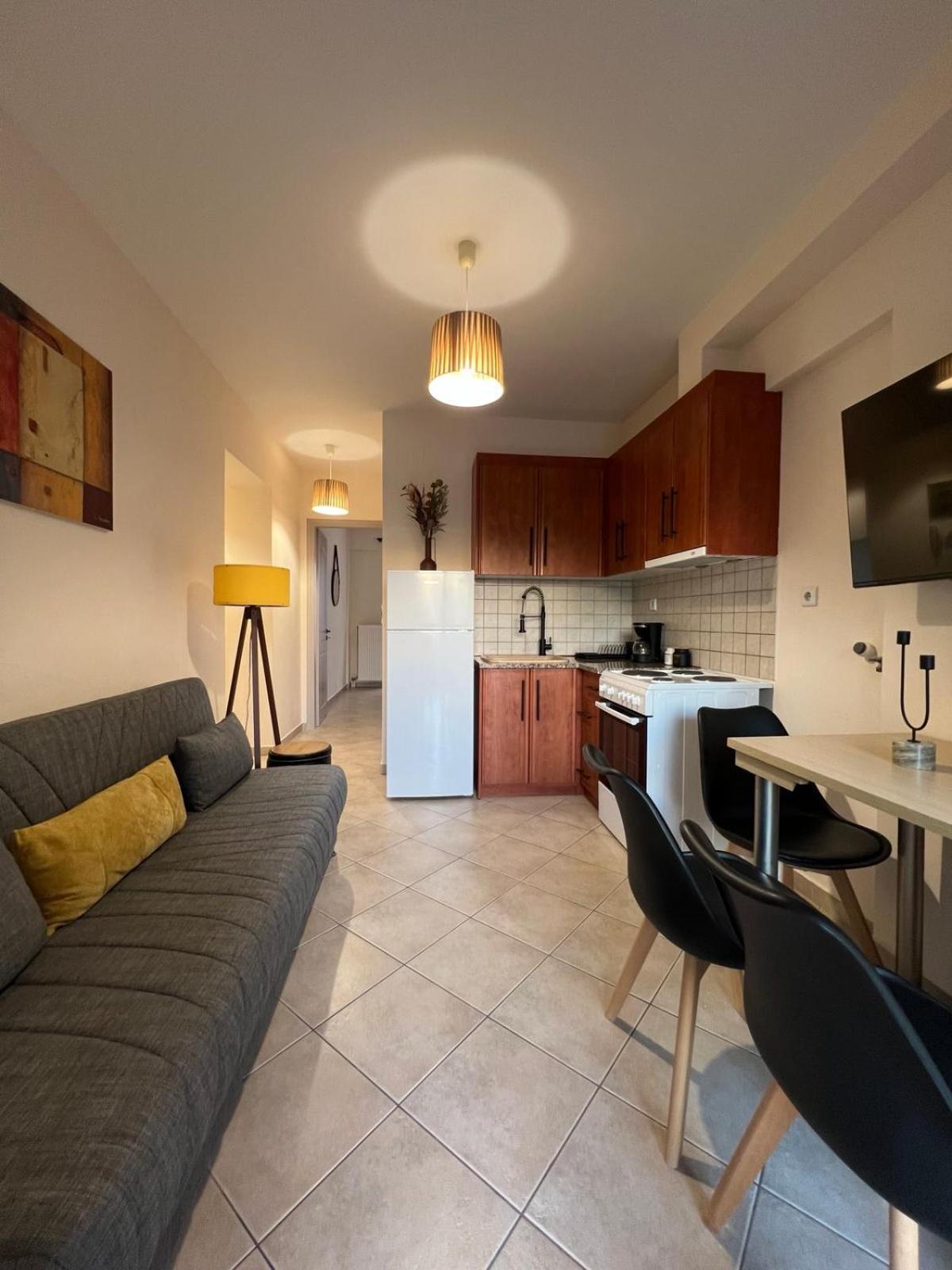 Demi Δσ, B2 Apartment Агринион Екстериор снимка